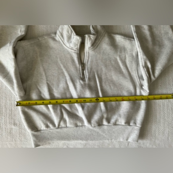 ARITZIA TNA Gray Cropped Boxy Sweatshirt - Picture 7 of 7